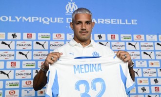 法甲马赛为新援法昆多·梅迪纳召开发布会
        
    法甲马赛为新援法昆多·梅迪纳召开发布会