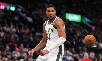 雄鹿尼克斯休赛期讨论交易字母哥 但最终未达成协议