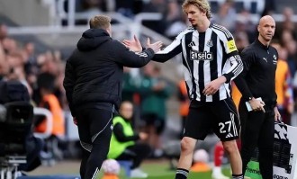 质疑变认可！5场4球，队史第一人