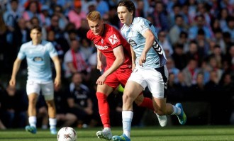 随着24岁日本球星2球+比分6-1，德甲第8横扫西甲第6，进欧联4强