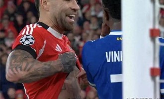 奥塔门迪挑衅维尼修斯：亮出世界杯纹身，却遭斯内德嘲讽