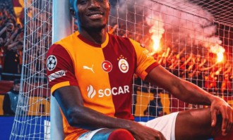 8场7球！带队杀入欧冠16强！1亿巨星太硬气，不去豪门，降维打击